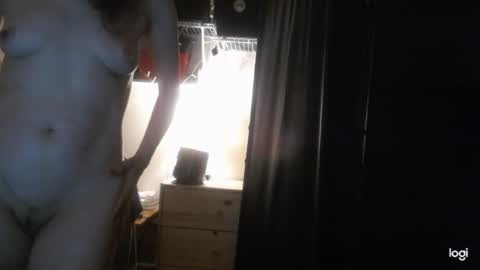 Snapshot of insatiable_veronica chatting on November 25, 2025, 12:43 am insatiable_veronica online show from November 25, 2025, 12:43 am