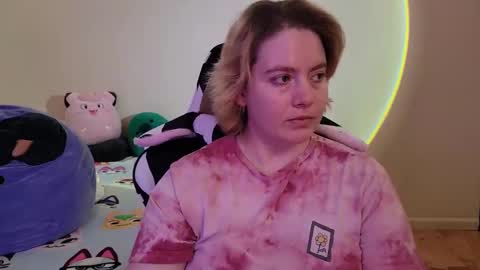 Snapshot of internetfairy_xo chatting on December 13, 2024, 8:26 pm Faye online show from December 13, 2024, 8:26 pm