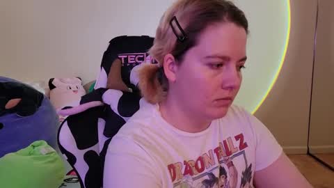 Snapshot of internetfairy_xo chatting on December 14, 2024, 7:57 pm Faye online show from December 14, 2024, 7:57 pm