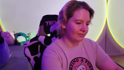 Snapshot of internetfairy_xo chatting on December 20, 2024, 8:12 pm Faye online show from December 20, 2024, 8:12 pm