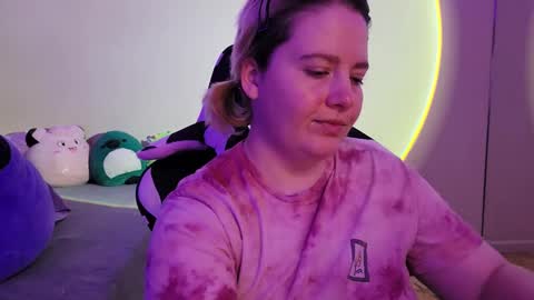 Snapshot of internetfairy_xo chatting on December 21, 2024, 2:37 pm Faye online show from December 21, 2024, 2:37 pm