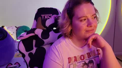 Snapshot of internetfairy_xo chatting on December 24, 2024, 4:33 am Faye online show from December 24, 2024, 4:33 am