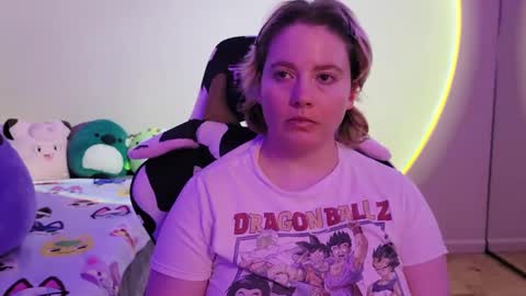 Snapshot of internetfairy_xo chatting on December 24, 2024, 11:06 am Faye online show from December 24, 2024, 11:06 am