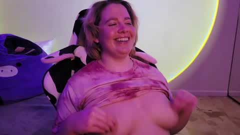 Snapshot of internetfairy_xo chatting on January 17, 2025, 7:30 am Faye online show from January 17, 2025, 7:30 am