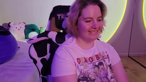 Snapshot of internetfairy_xo chatting on January 18, 2025, 9:34 am Faye online show from January 18, 2025, 9:34 am