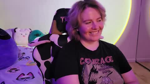 Snapshot of internetfairy_xo chatting on January 19, 2025, 12:06 pm Faye online show from January 19, 2025, 12:06 pm