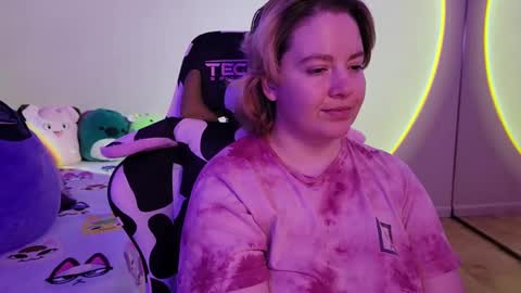 Snapshot of internetfairy_xo chatting on January 22, 2025, 6:10 am Faye online show from January 22, 2025, 6:10 am