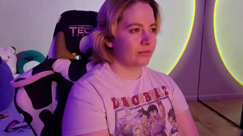 Snapshot of internetfairy_xo chatting on January 27, 2025, 11:22 am Faye online show from January 27, 2025, 11:22 am