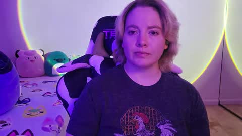 Snapshot of internetfairy_xo chatting on January 29, 2025, 9:23 am Faye online show from January 29, 2025, 9:23 am