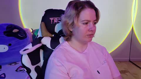 Snapshot of internetfairy_xo chatting on January 31, 2025, 2:48 am Faye online show from January 31, 2025, 2:48 am