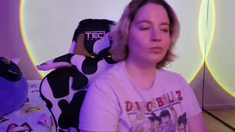 Snapshot of internetfairy_xo chatting on February 21, 2025, 8:51 am Faye online show from February 21, 2025, 8:51 am