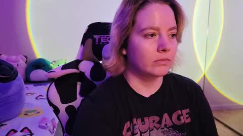 Snapshot of internetfairy_xo chatting on February 23, 2025, 11:22 am Faye online show from February 23, 2025, 11:22 am