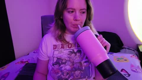 Snapshot of internetfairy_xo chatting on November 25, 2025, 2:33 am Faye online show from November 25, 2025, 2:33 am