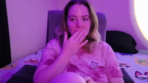 Snapshot of internetfairy_xo chatting on November 27, 2025, 3:41 am Faye online show from November 27, 2025, 3:41 am