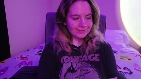 Snapshot of internetfairy_xo chatting on December 3, 2025, 7:27 am Faye online show from December 3, 2025, 7:27 am