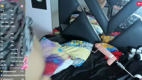 inti_luna online show from January 7, 2025, 1:24 pm