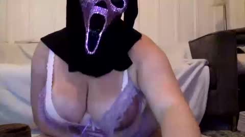 Snapshot of intowhatnow chatting on October 19, 2025, 2:29 pm intowhatnow online show from October 19, 2025, 2:29 pm