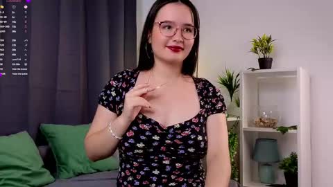 Mia online show from September 23, 2025, 2:03 am