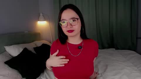 Mia online show from October 10, 2025, 1:26 am