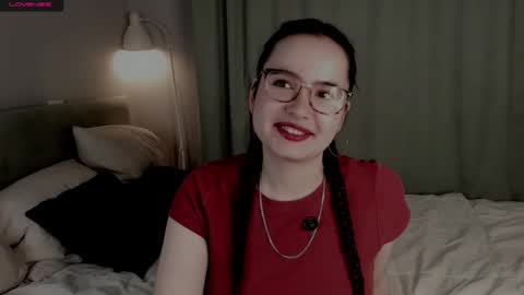 Mia online show from October 13, 2025, 1:16 am