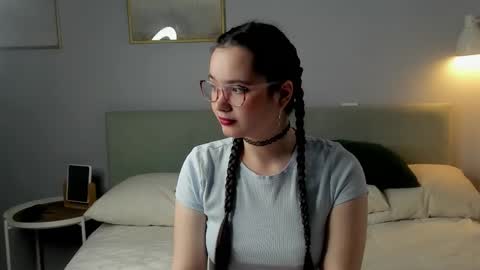 Mia online show from November 1, 2025, 1:07 am