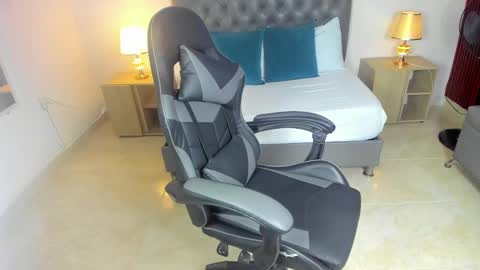 Snapshot of irantzu_hank chatting on December 20, 2024, 7:17 pm Irantzu online show from December 20, 2024, 7:17 pm