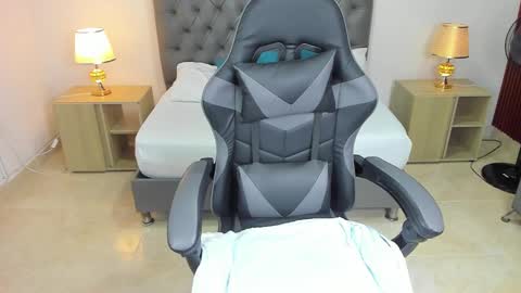 Snapshot of irantzu_hank chatting on December 22, 2024, 12:27 pm Irantzu online show from December 22, 2024, 12:27 pm