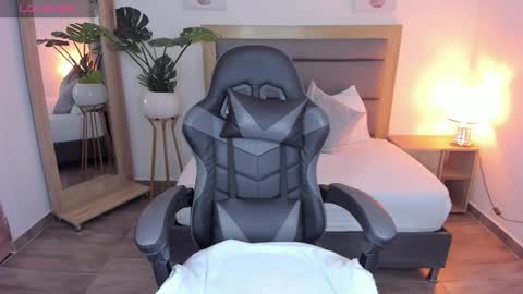 Snapshot of irantzu_hank chatting on January 29, 2025, 12:24 pm Irantzu online show from January 29, 2025, 12:24 pm