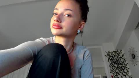 Ir s room online show from December 8, 2024, 3:53 am