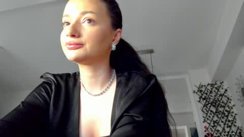 Ir s room online show from December 11, 2024, 4:39 am