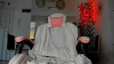 Ir s room online show from December 18, 2024, 4:28 pm