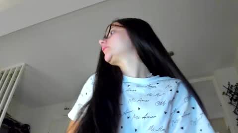 Ir s room online show from December 5, 2025, 5:49 am