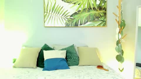 Iris Rosse online show from October 14, 2025, 4:30 pm