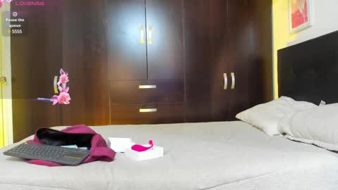 Snapshot of irirs_sex chatting on March 1, 2025, 12:01 pm IrisVianca online show from March 1, 2025, 12:01 pm