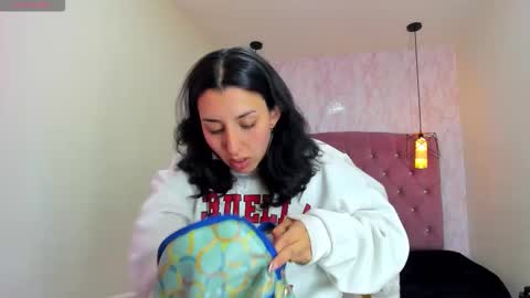 iris_77 online show from November 5, 2025, 3:01 pm