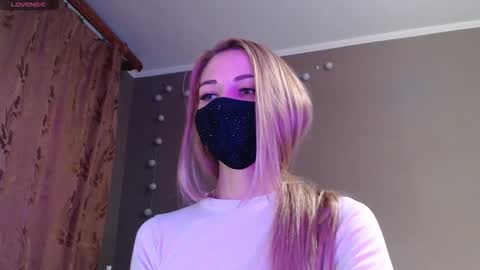 Lily online show from September 29, 2025, 3:50 pm