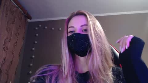 Lily online show from October 14, 2025, 3:24 pm