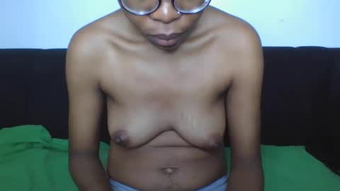 iris_love_2 online show from February 13, 2025, 4:32 am