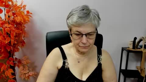 Snapshot of iris_xdesire chatting on October 16, 2025, 6:25 am I R I S online show from October 16, 2025, 6:25 am