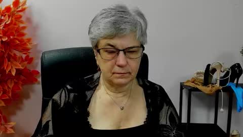 Snapshot of iris_xdesire chatting on November 18, 2025, 7:13 am I R I S online show from November 18, 2025, 7:13 am