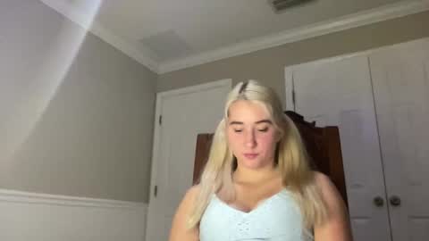 Irispink1 online show from December 18, 2025, 2:50 am