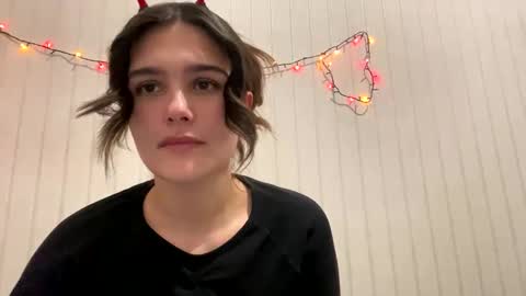 irisss31 online show from December 24, 2024, 5:02 pm