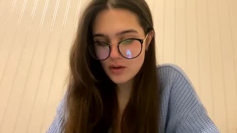 irisss31 online show from March 7, 2025, 6:33 pm