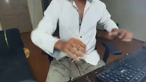Snapshot of ironcharm4455 chatting on July 31, 2026, 9:25 pm Naveed online show from July 31, 2026, 9:25 pm