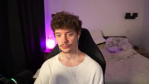 Sam online show from October 9, 2025, 4:27 pm