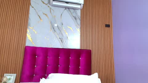 Sandy  online show from December 9, 2024, 12:30 pm