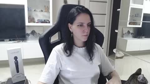 Irwi Tomboy online show from December 25, 2024, 1:30 pm