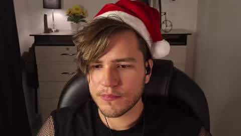 Snapshot of is_jesus chatting on December 25, 2024, 9:33 pm Jess online show from December 25, 2024, 9:33 pm