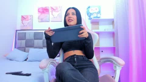 Isabella online show from May 23, 2026, 1:48 pm