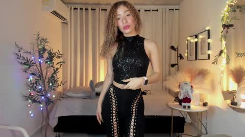 isa_____ online show from December 28, 2024, 11:16 pm